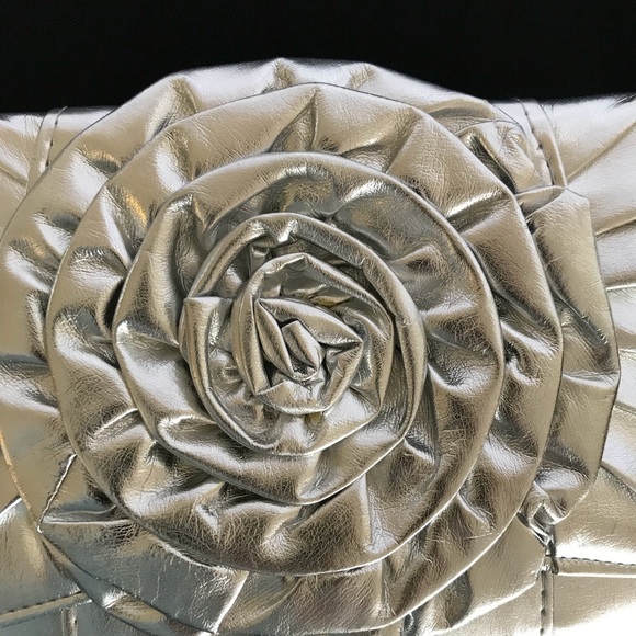 Silver Metallic clutch purse - Picture 2 of 4